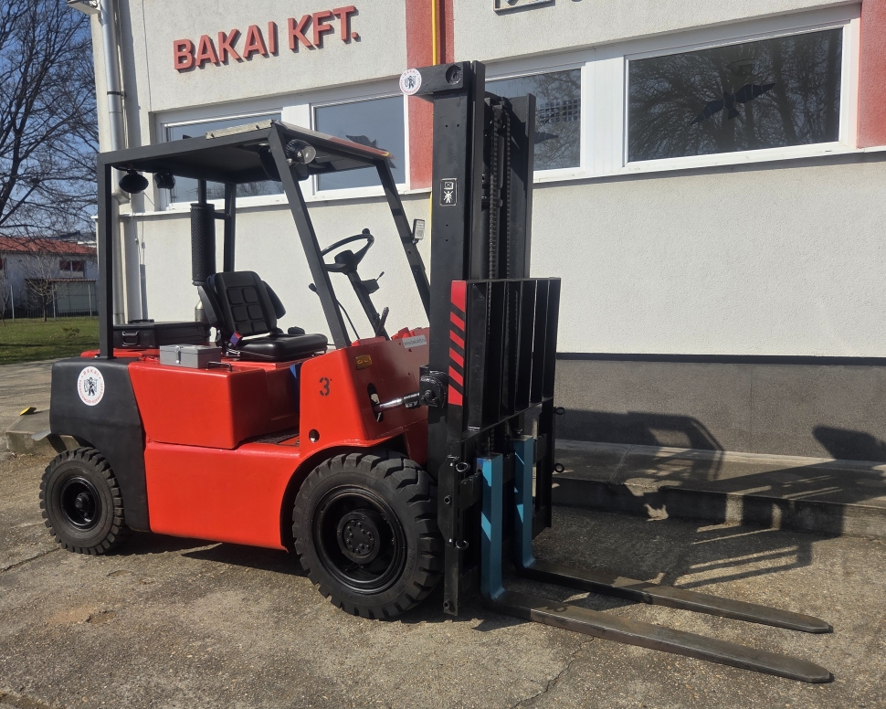 Balkancar DV 1788 - 3 tonnásdízel targonca bérbeadásra, bérlésre vagy kölcsönzésre villahosszabbítóval – Bakai Kft