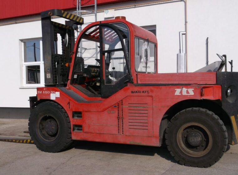 ZTS 10 tonnás dízel üzemű targonca bérbeadásra, bérlésre vagy kölcsönzésre ipari gépmozgatási feladatokhoz – Bakai Kft