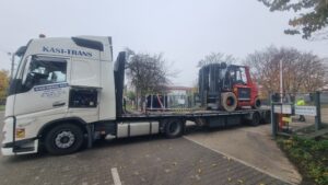 MORA 16 tonnás elektromos nyommentes targonca megérkezése a Bakai Kft telephelyére